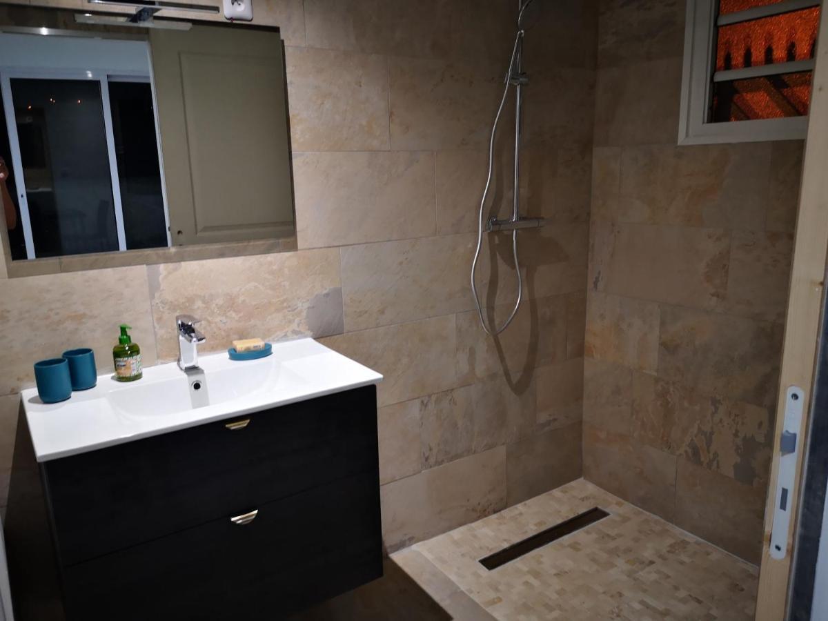 Appartement Saint Gilles Les Bains Extérieur photo