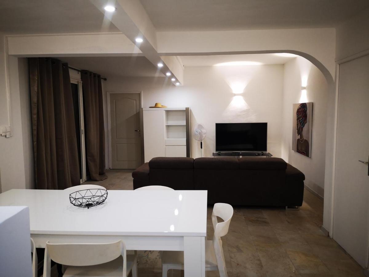 Appartement Saint Gilles Les Bains Extérieur photo